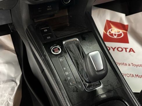 Used 2022 Nissan Kicks SR image 27