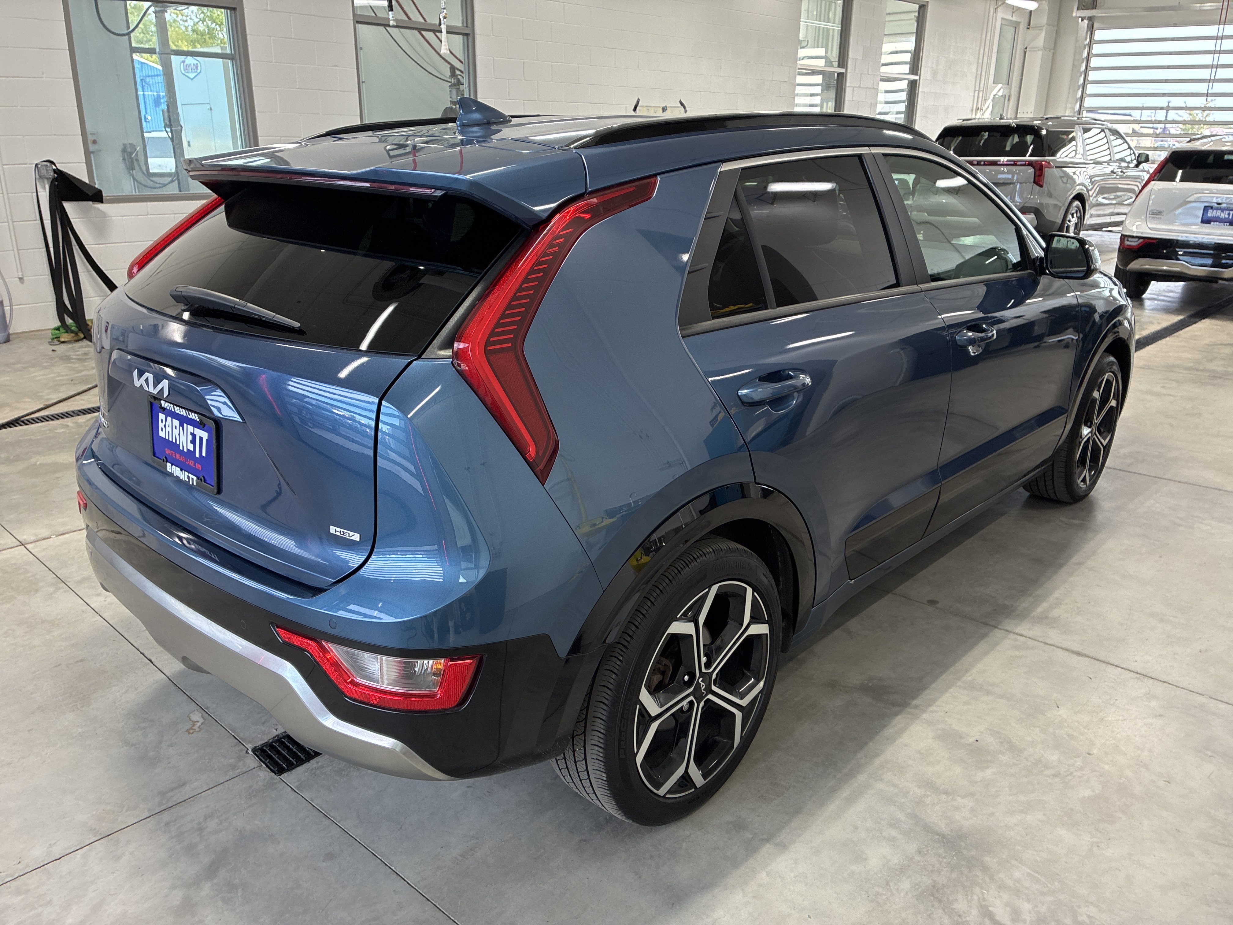 Certified 2023 Kia Niro EX Touring FWD image 3