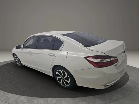 Used 2017 Honda Accord EX image 4