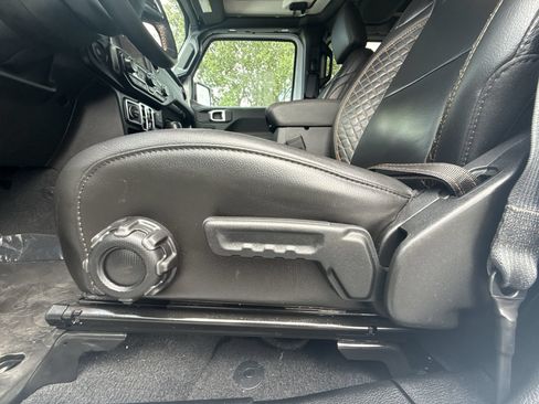 Used 2021 Jeep Wrangler Unlimited Sahara AWD/4WD image 12