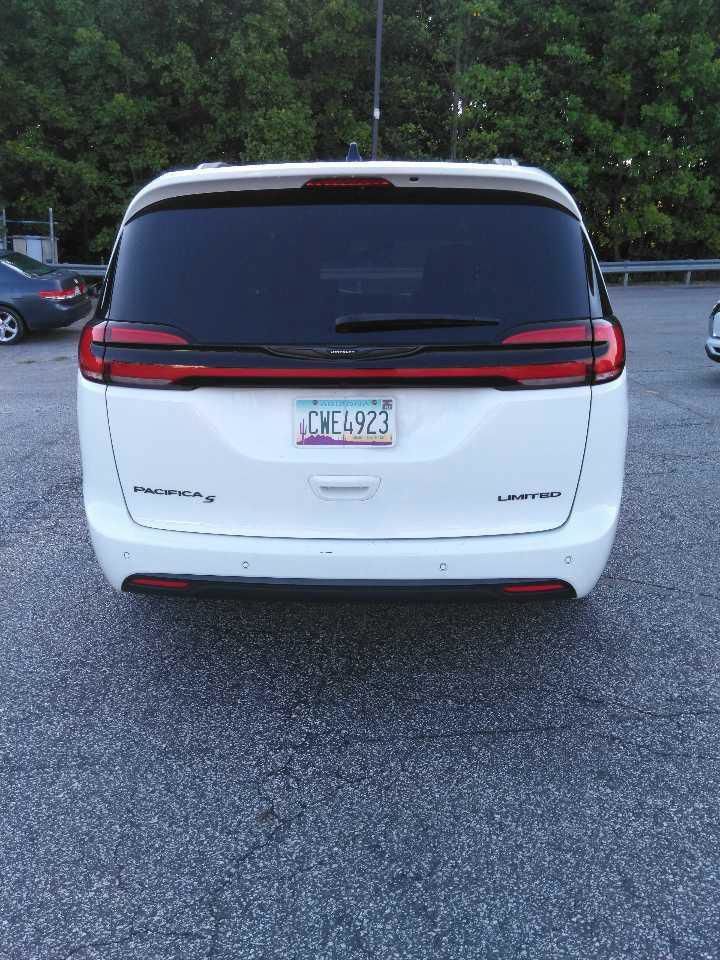 Used 2025 Chrysler Pacifica Limited FWD image 8