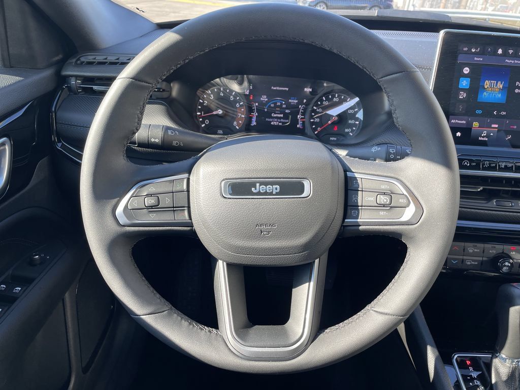 Used 2026 Jeep Compass Limited AWD/4WD image 16