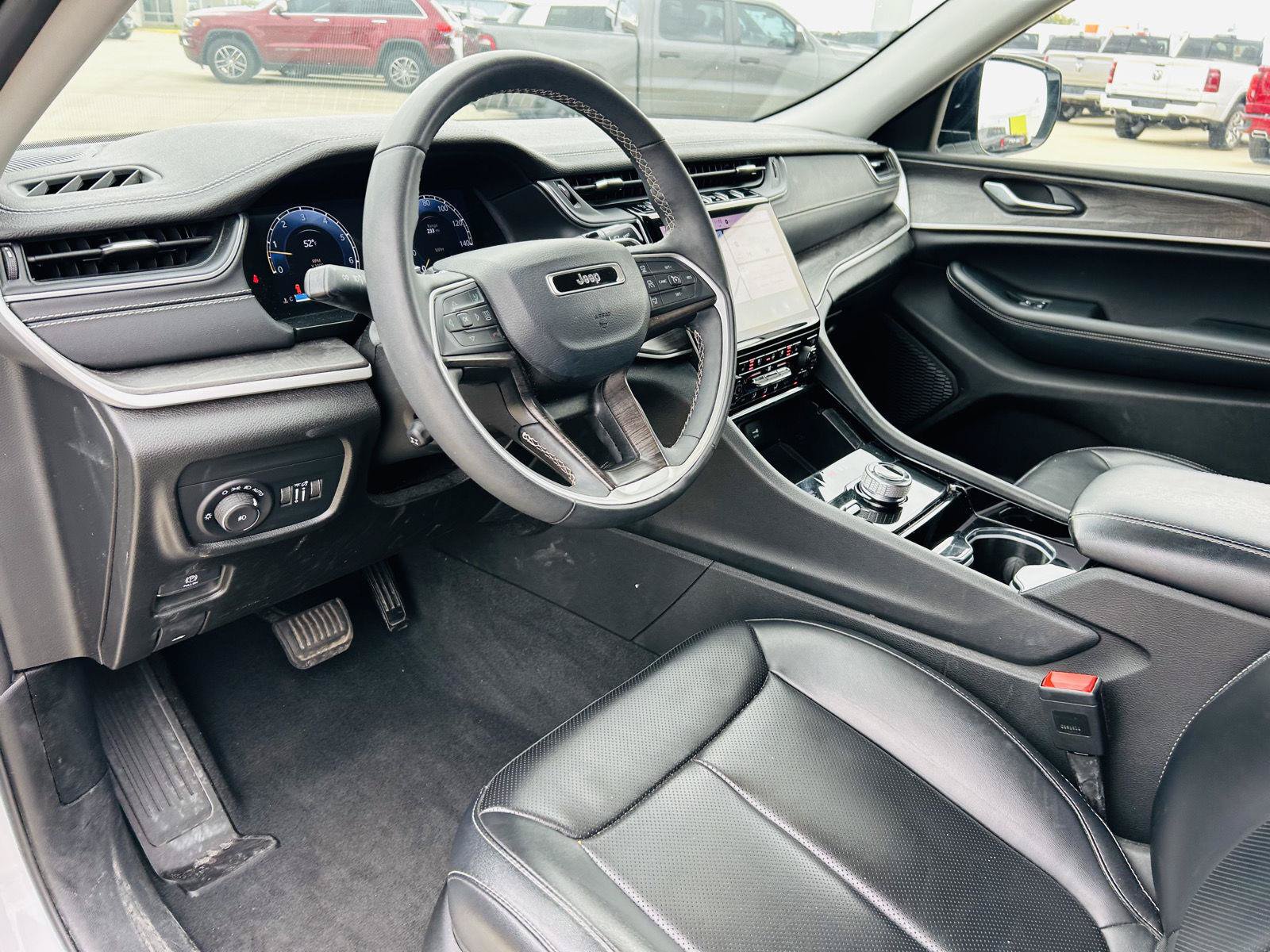 Used 2023 Jeep Grand Cherokee L Limited w/ Luxury Tech Group II AWD/4WD image 17