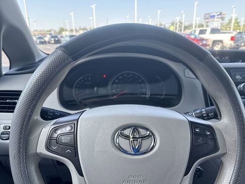 Used 2012 Toyota Sienna LE FWD image 20