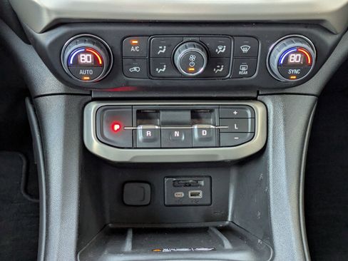 Used 2022 GMC Acadia Denali w/ Denali Ultimate Package image 19