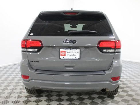 Used 2022 Jeep Grand Cherokee Laredo X image 5