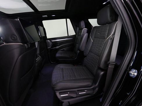 Used 2025 Cadillac Escalade V w/ LPO, ONYX Package image 15