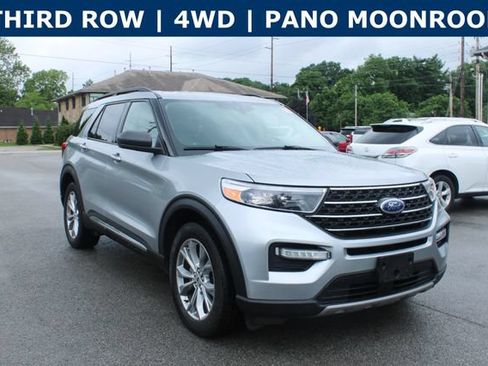 Used 2020 Ford Explorer XLT w/ Equipment Group 202A AWD/4WD image 2
