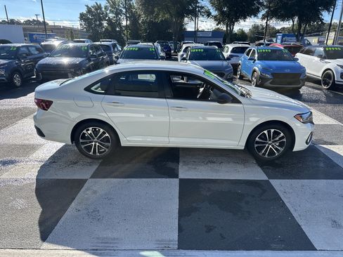 Used 2024 Volkswagen Jetta Sport image 3