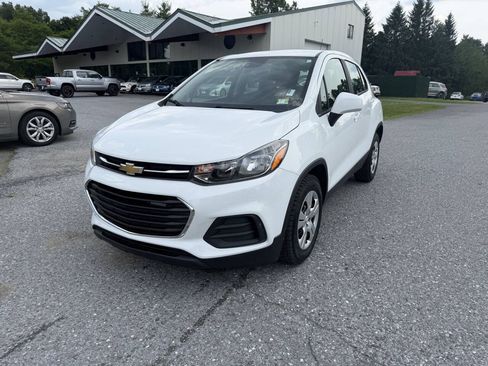 Used 2017 Chevrolet Trax LS FWD image 1