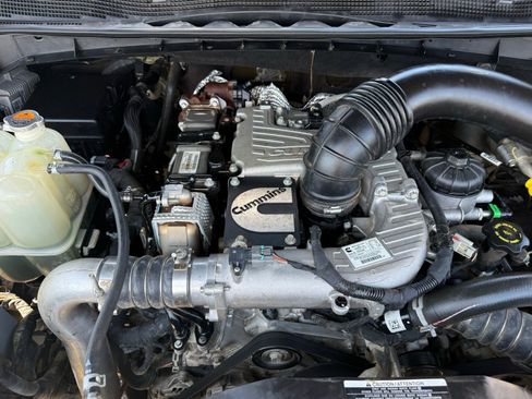 Used 2016 Nissan Titan SL AWD/4WD image 20