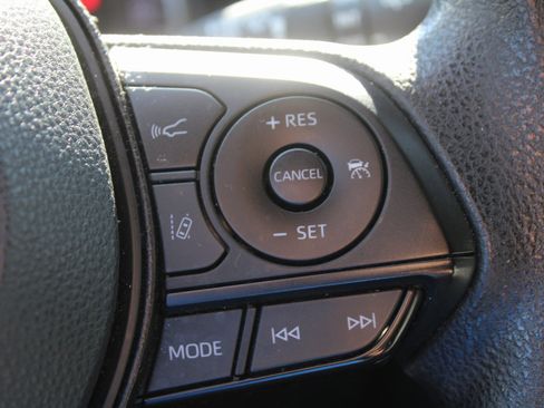 Used 2022 Toyota RAV4 XLE image 31