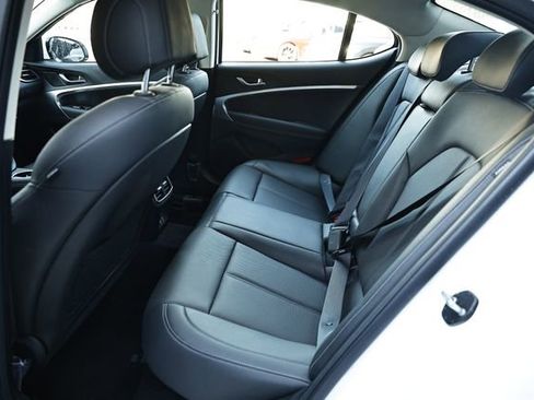 Used 2025 Genesis G70 2.5T image 23