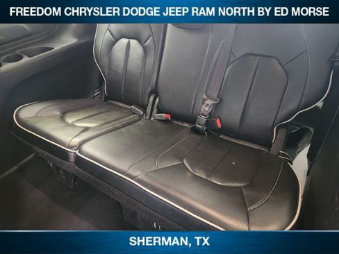 Used 2025 Chrysler Pacifica Limited FWD image 19