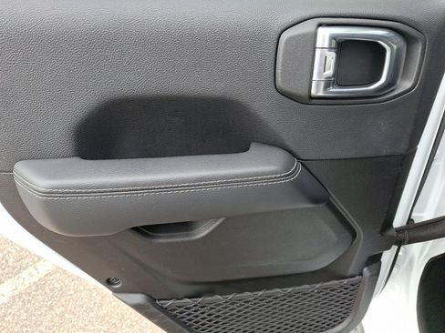 Certified 2022 Jeep Wrangler Unlimited Sahara w/ LED Lighting Group AWD/4WD image 19