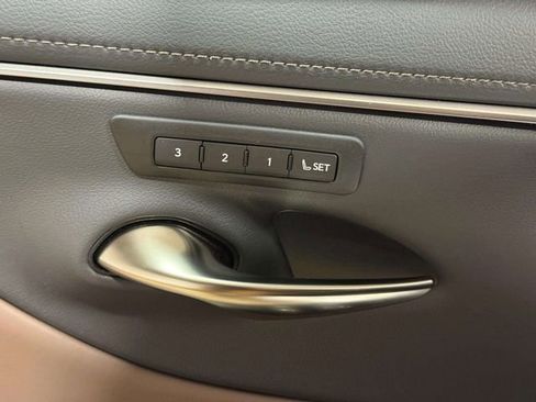 Used 2025 Lexus ES 350 w/ Premium Package image 19