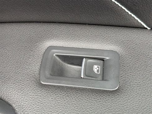 Used 2022 Volkswagen Tiguan SEL R-Line image 38