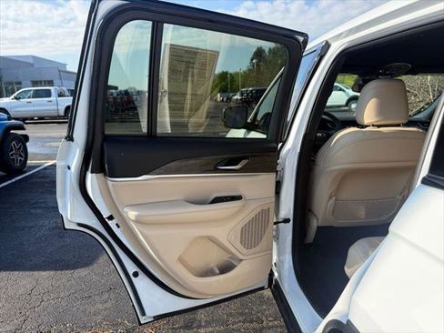 Certified 2024 Jeep Grand Cherokee Limited AWD/4WD image 37