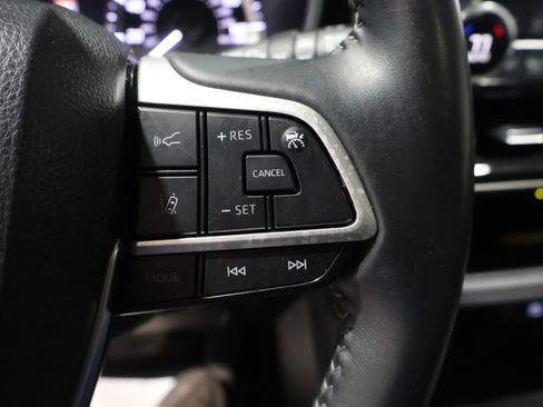 Used 2023 Toyota Highlander XLE image 34