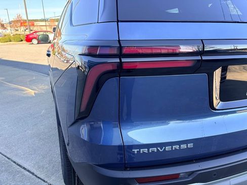 New 2026 Chevrolet Traverse LT w/ Sun and Wheel Package FWD image 9