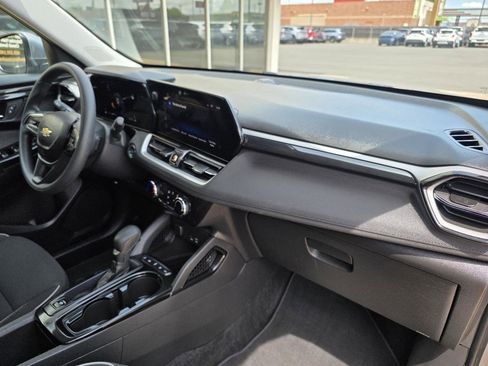 Used 2025 Chevrolet TrailBlazer LT AWD/4WD image 18