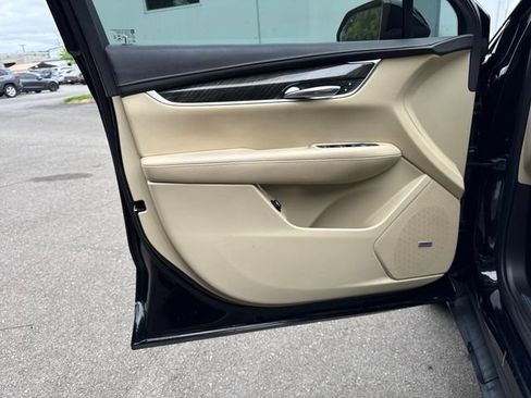 Used 2019 Cadillac XT5 FWD image 16