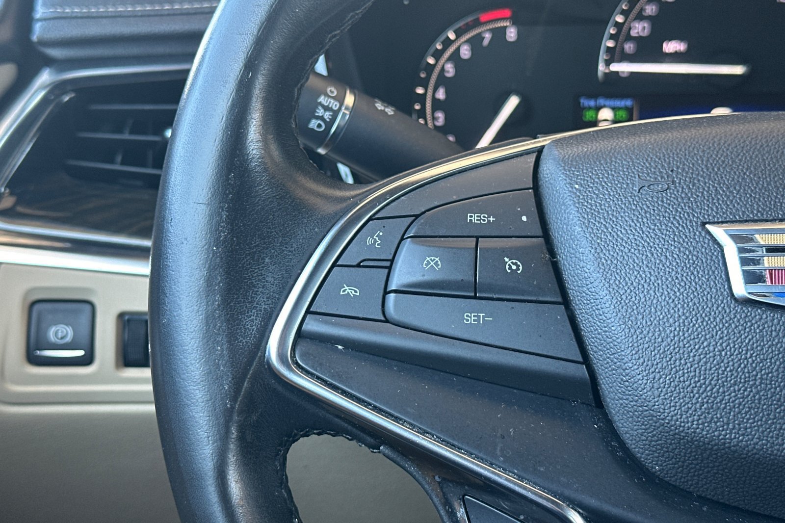 Used 2019 Cadillac XT5 FWD image 31