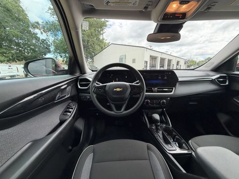 Used 2024 Chevrolet TrailBlazer LT AWD/4WD image 2