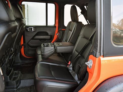 Used 2018 Jeep Wrangler Unlimited Rubicon w/ Dual Top Group image 26