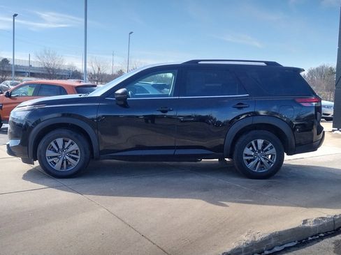 Used 2023 Nissan Pathfinder SV image 8