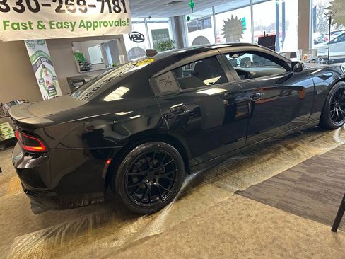 Used 2018 Dodge Charger R/T image 10