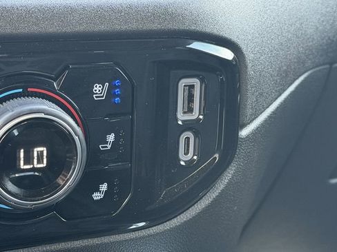 Used 2023 Chevrolet Silverado 1500 LTZ image 22