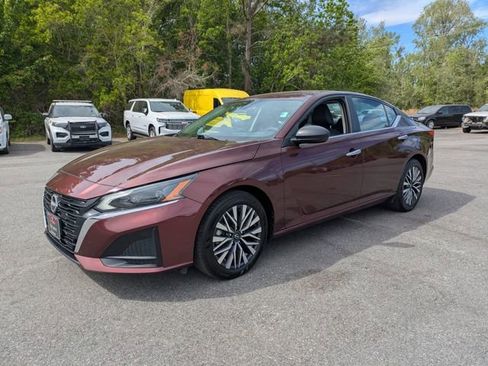 Used 2024 Nissan Altima 2.5 SV image 8