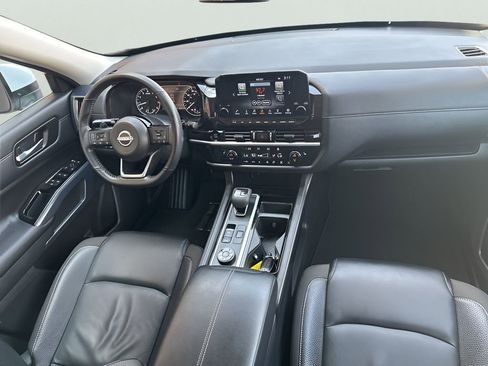 Used 2025 Nissan Pathfinder SL AWD/4WD image 28