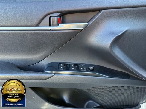 Used 2018 Toyota Camry LE image 8