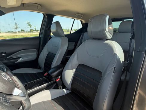 Used 2023 Nissan Kicks SR w/ SR Premium Package FWD image 27