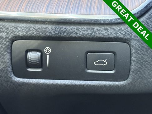 Used 2022 Volvo XC60 B5 Momentum w/ Protection Package Premier image 19