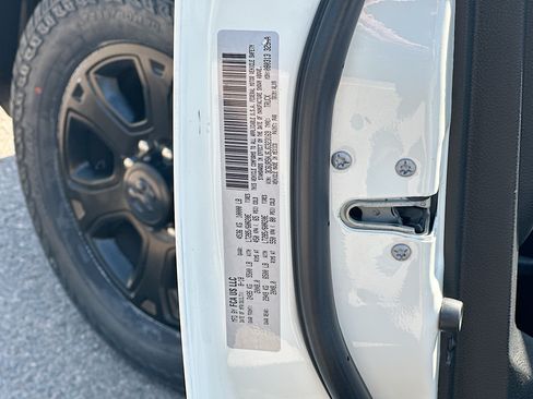 Used 2018 RAM 2500 Laramie w/ Sport Appearance Group AWD/4WD image 12