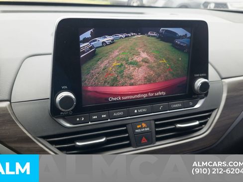 Used 2024 Nissan Altima 2.5 SV FWD image 8