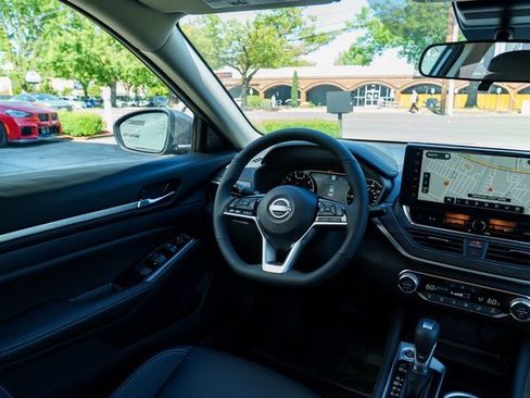 New 2025 Nissan Altima 2.5 SL image 10