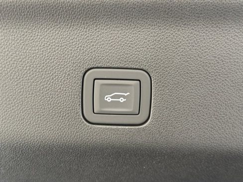 New 2025 Chevrolet Suburban High Country image 6