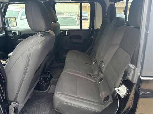 Used 2021 Jeep Gladiator Sport image 12