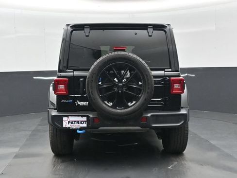 Used 2022 Jeep Wrangler Unlimited Sahara w/ Cold Weather Group AWD/4WD image 22