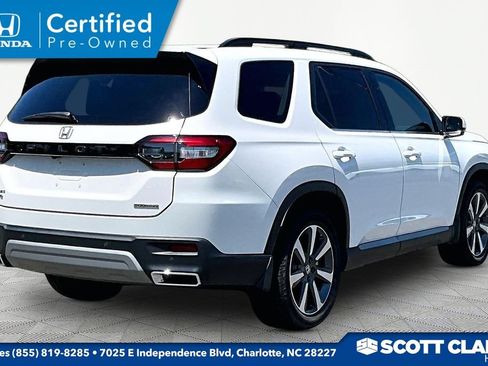 Certified 2024 Honda Pilot Touring image 3