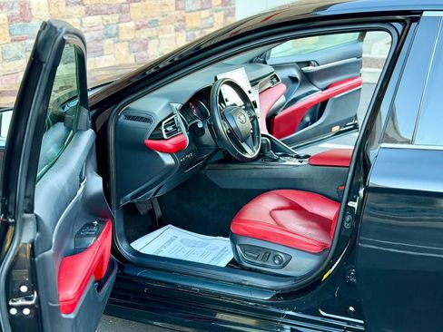 Used 2022 Toyota Camry XSE FWD image 10