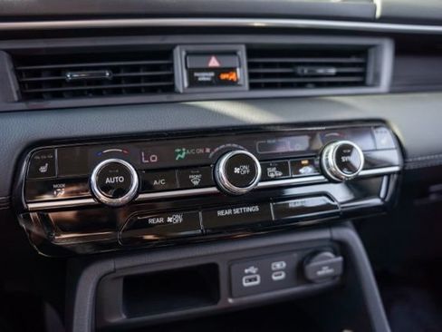 Used 2025 Honda Pilot EX-L image 24