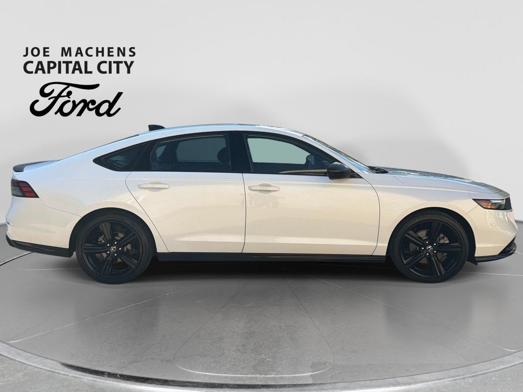 Used 2023 Honda Accord Sport image 3