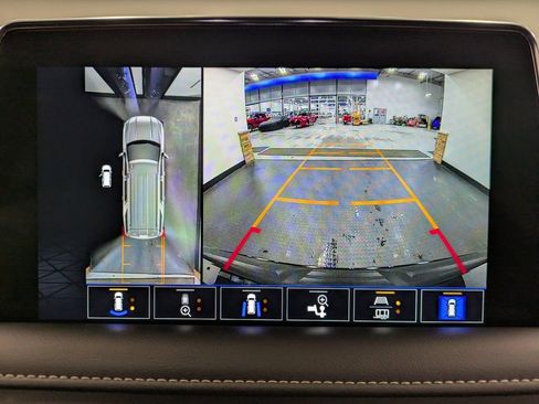 Used 2023 GMC Yukon SLT w/ SLT Luxury Package image 13