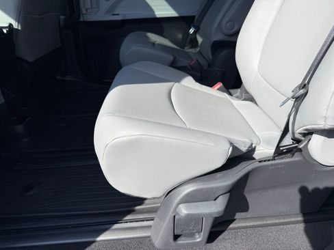 New 2026 Toyota Sienna XLE image 33