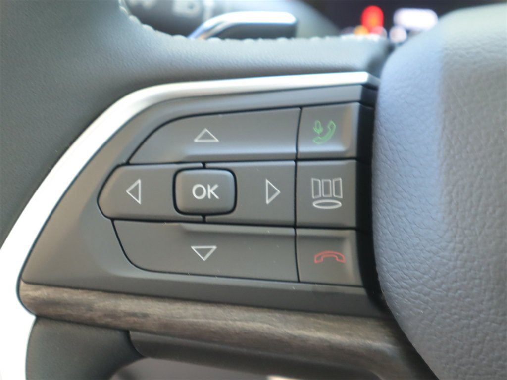 Used 2023 Jeep Grand Cherokee 4WD 4xe w/ Luxury Tech Group II image 11